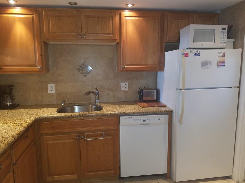 211 Ne 8th Avenue 205, Hallandale Beach, Fl 33009 Property Photo 1