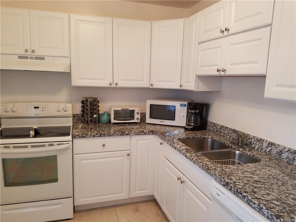 4090 Nw 42nd Avenue 207, Lauderdale Lakes, Fl 33319 Property Photo 1