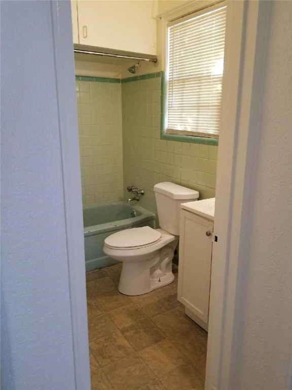 2104 Monroe Terrace Side Property Photo 7
