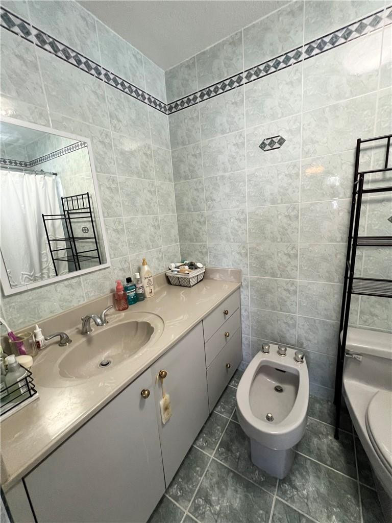 225 E 41st Street Property Photo 13