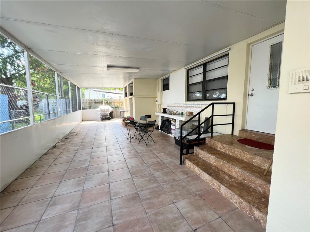 225 E 41st Street Property Photo 14