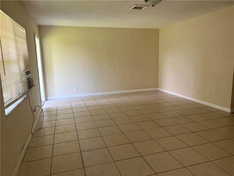 F10371715 Property Photo 3
