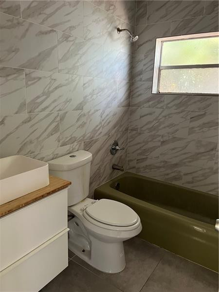 F10371715 Property Photo 4