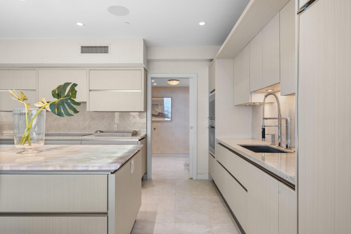 101 S Fort Lauderdale Beach Boulevard 2703 Property Photo 15