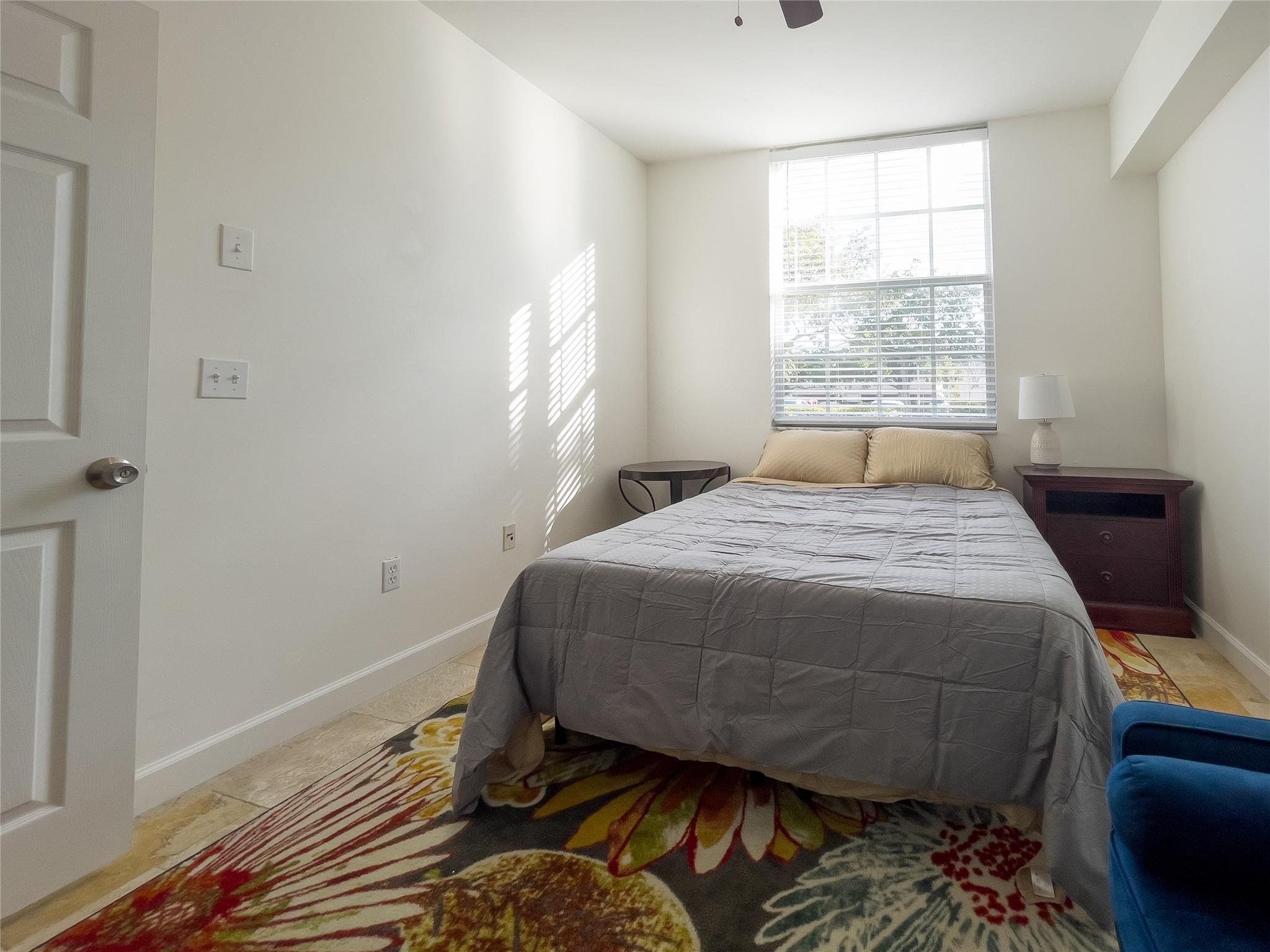 1900 Van Buren St 118b Property Photo 17