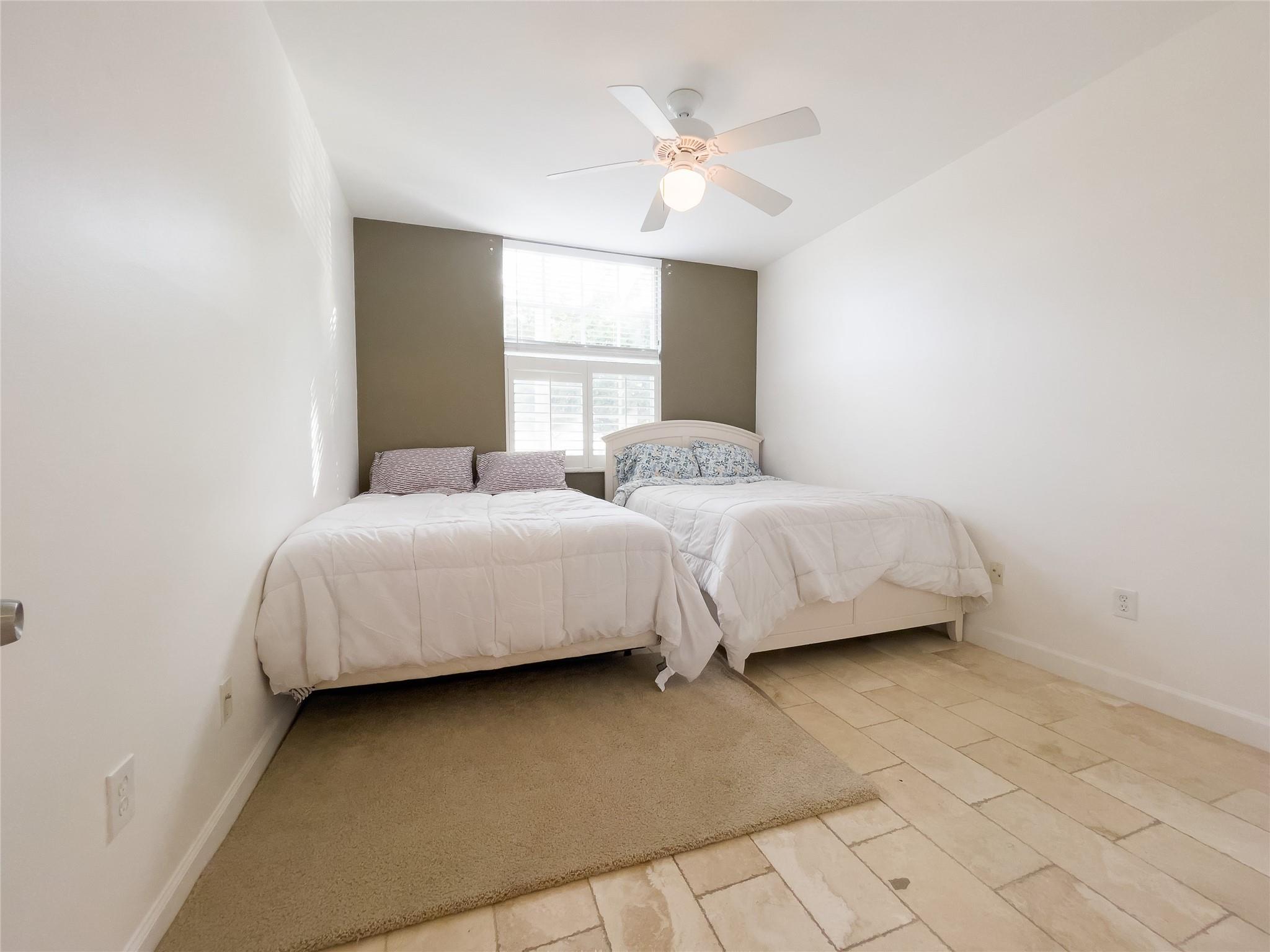 1900 Van Buren St 118b Property Photo 20