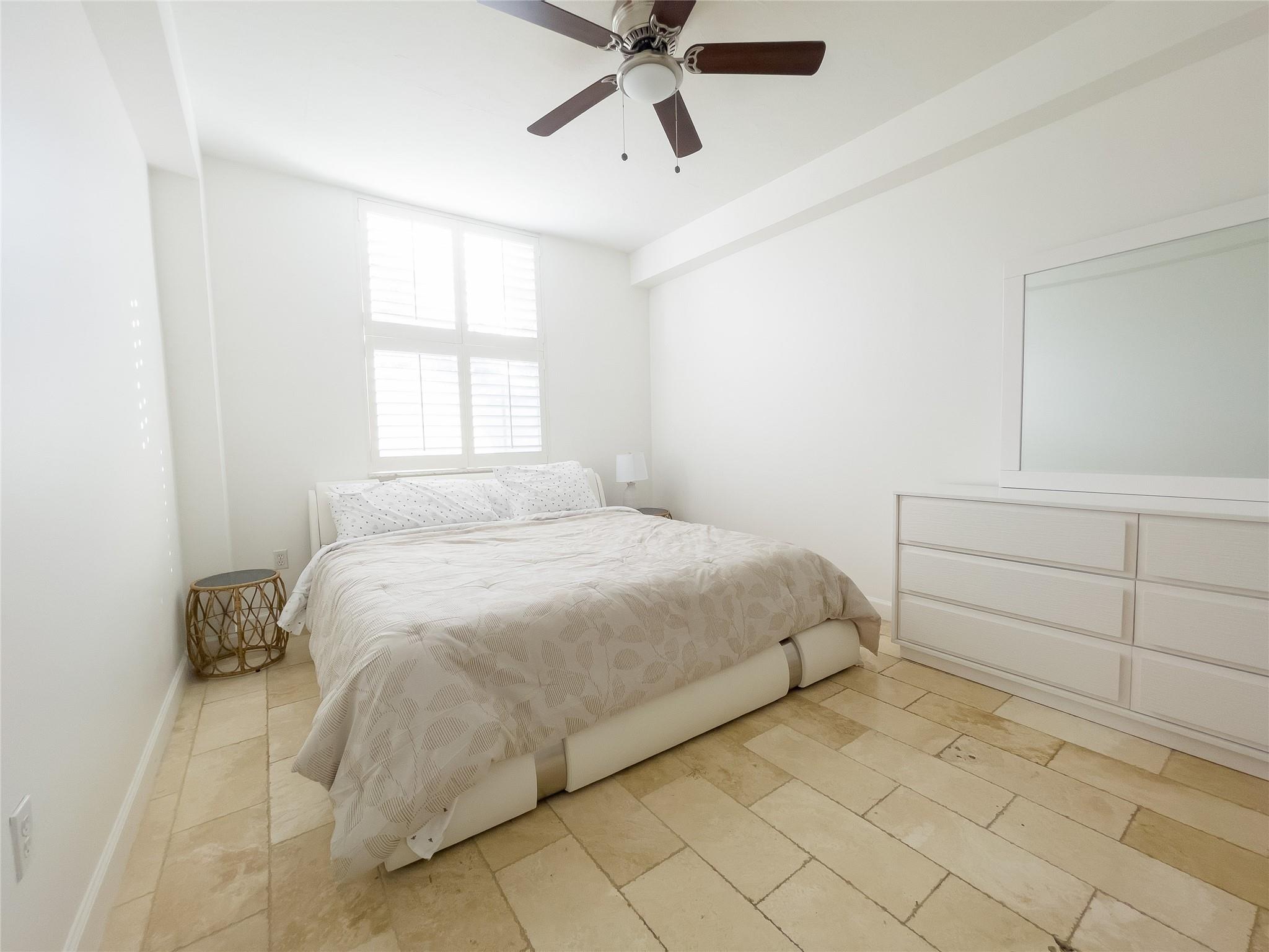 1900 Van Buren St 118b Property Photo 24