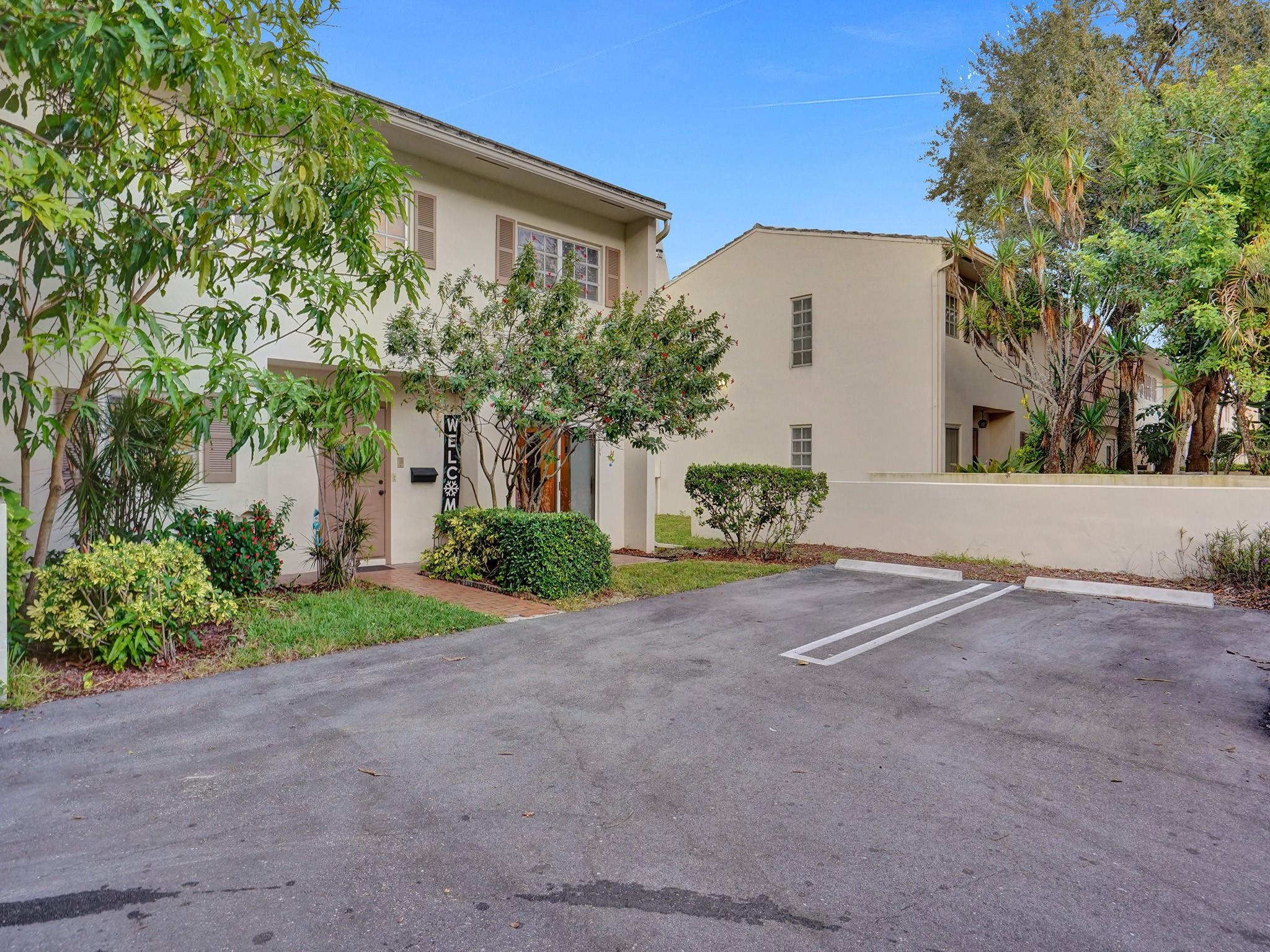 3135 N Palm Aire Dr 3135 Property Photo 4