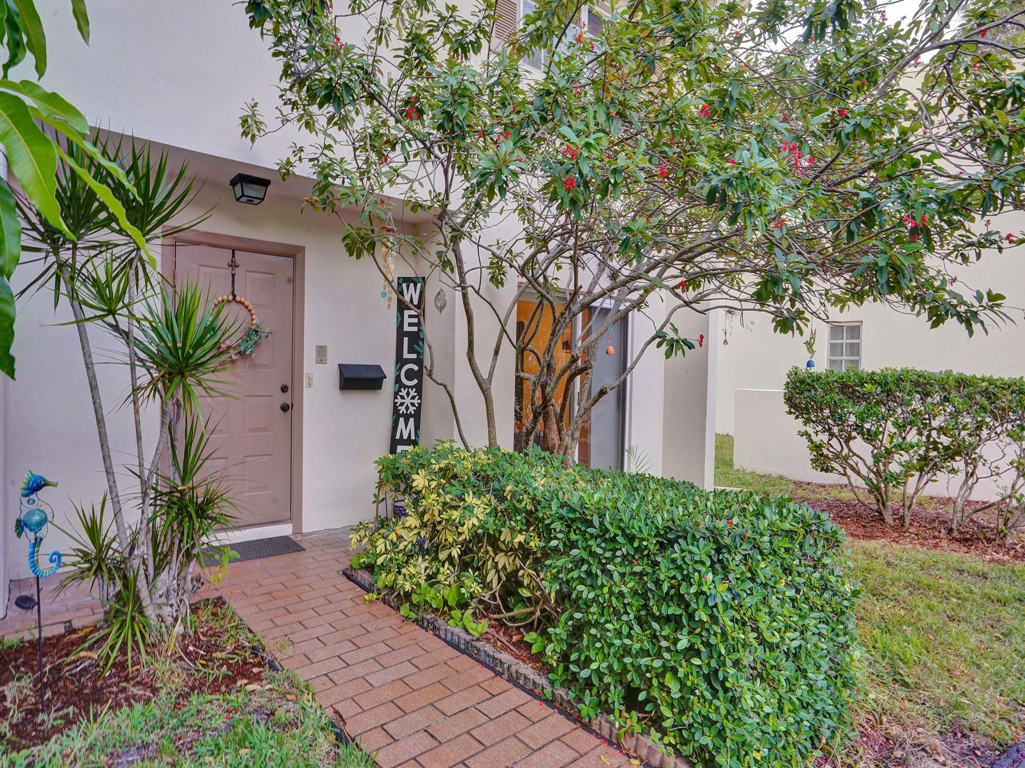 3135 N Palm Aire Dr 3135 Property Photo 6