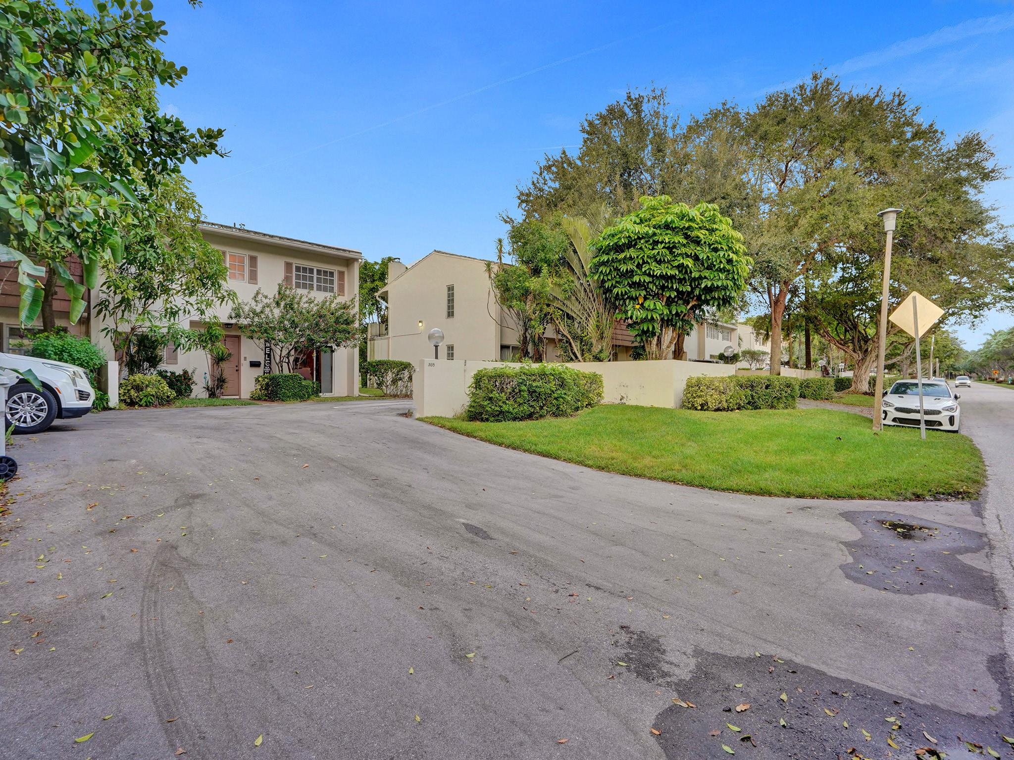 3135 N Palm Aire Dr 3135 Property Photo 12