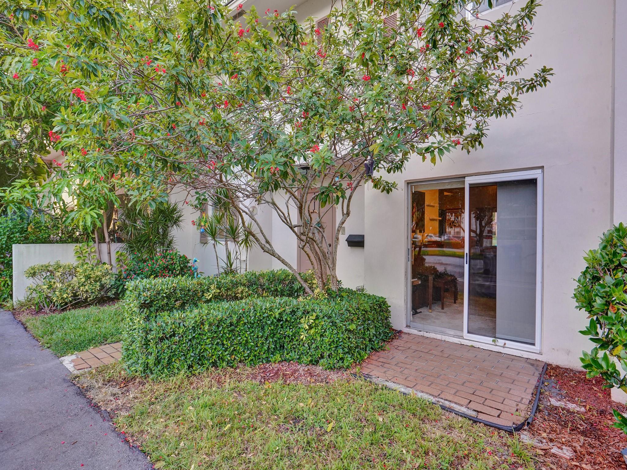 3135 N Palm Aire Dr 3135 Property Photo 13