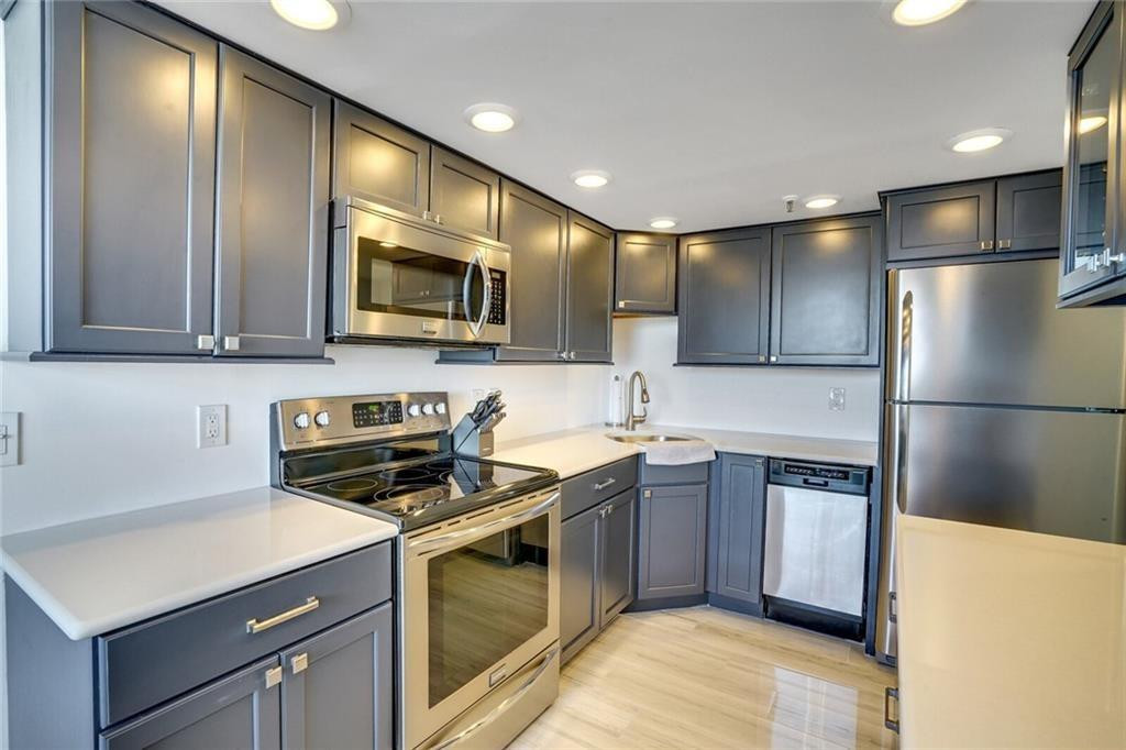 77 S Birch Road 15b Property Photo 10