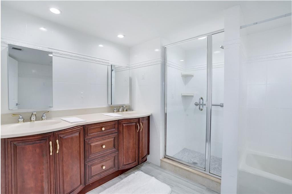 77 S Birch Road 15b Property Photo 19