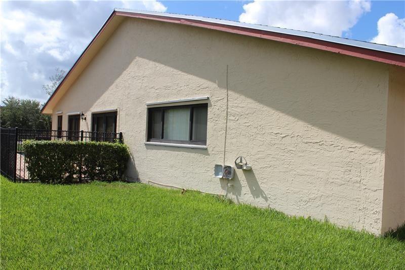 7480 Nw 37th Ct Property Photo 2