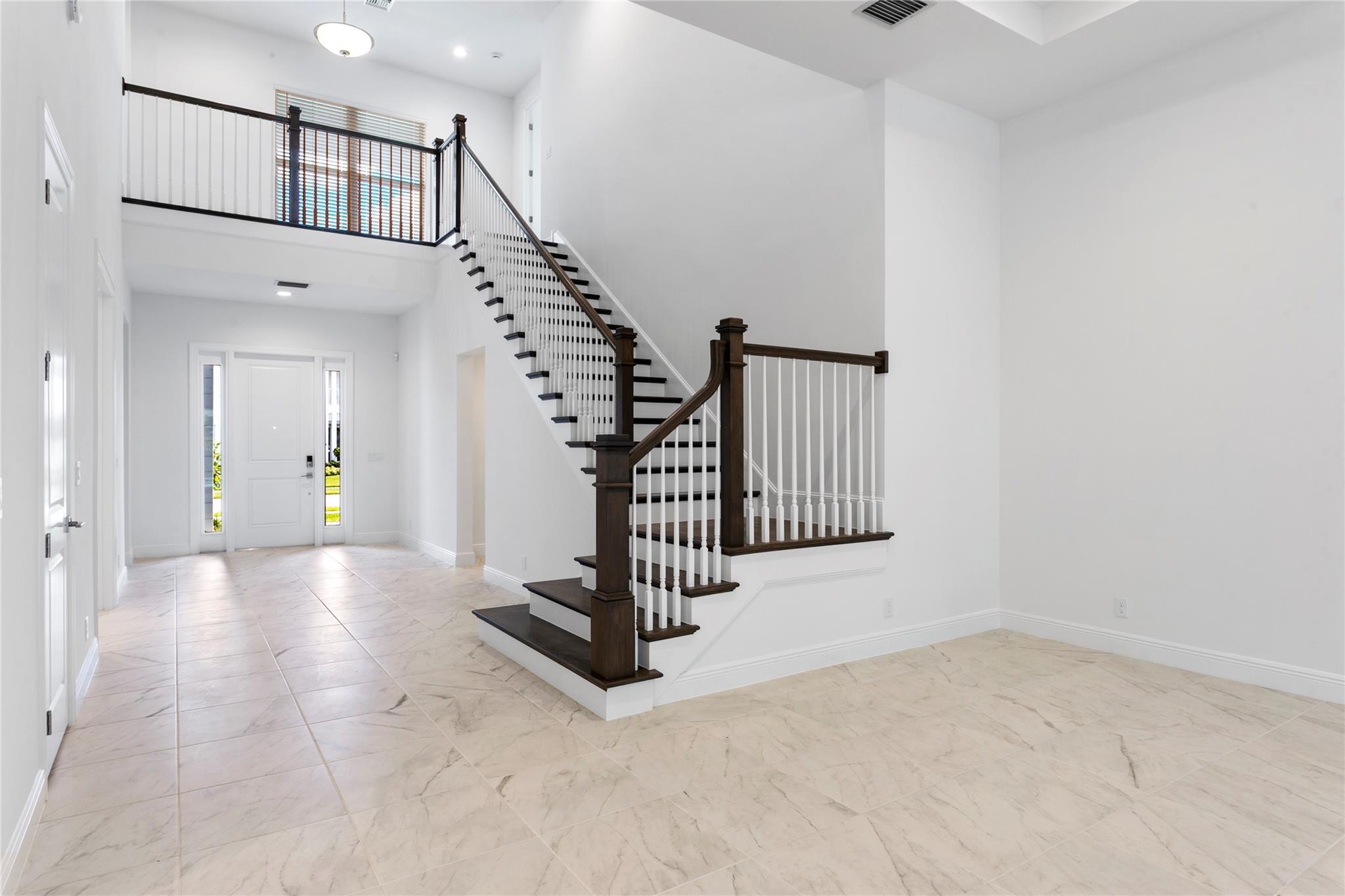 9224 Crestview Cir Property Photo 3