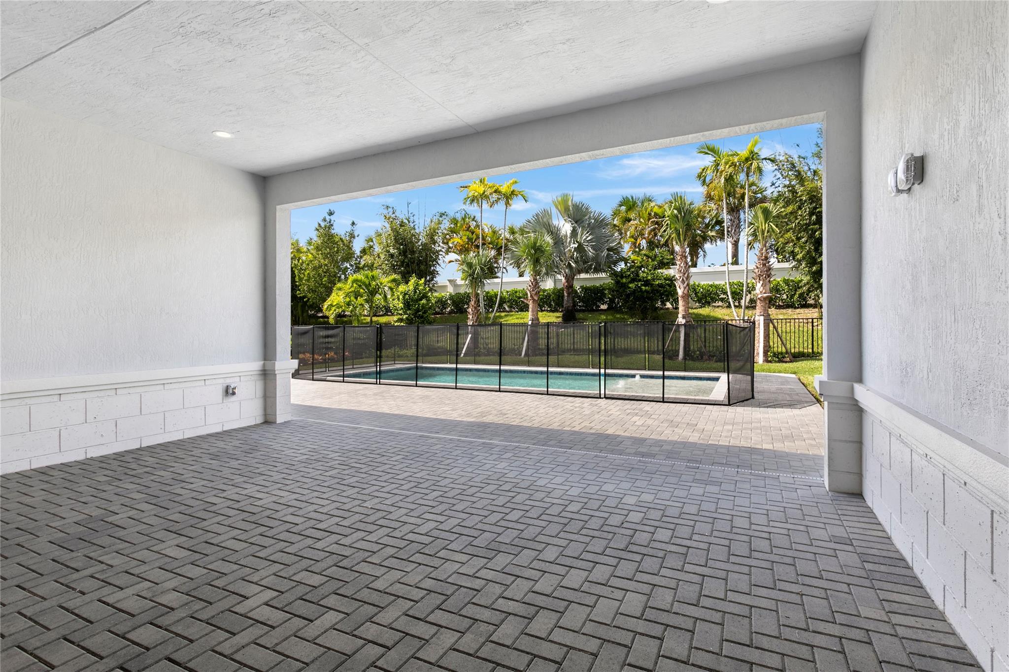 9224 Crestview Cir Property Photo 18