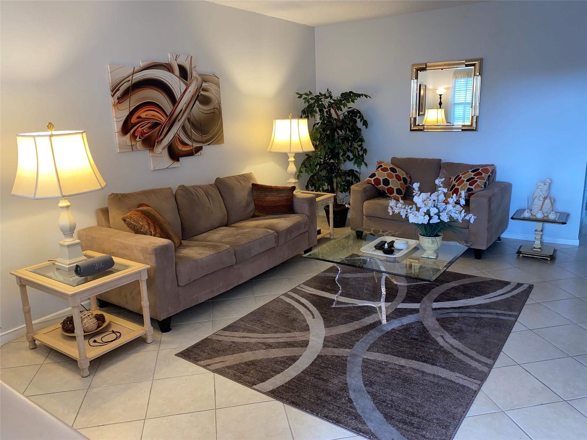 452 Tilford 452 Property Photo 1