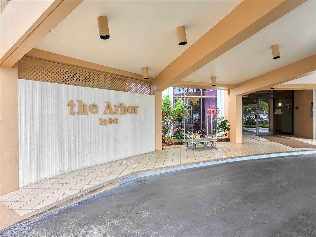 1400 Saint Charles Place 211