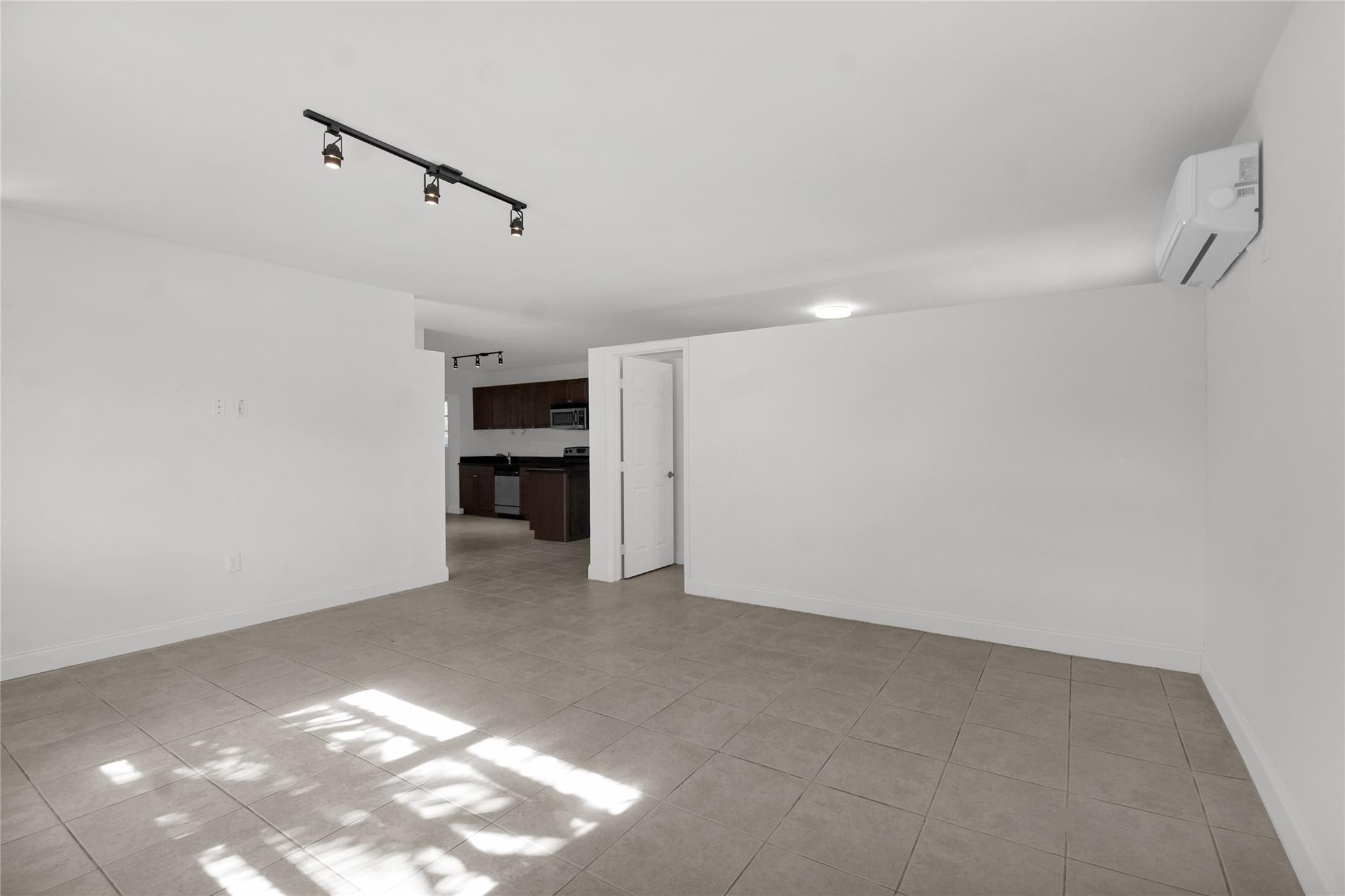 1116 S 17th Ave 1-3 Property Photo 2