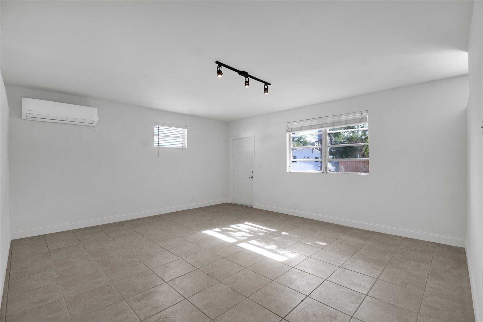 1116 S 17th Ave 1-3 Property Photo 6