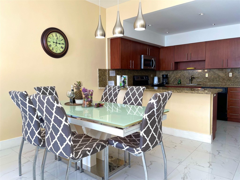19370 Collins Avenue Property Photo 8