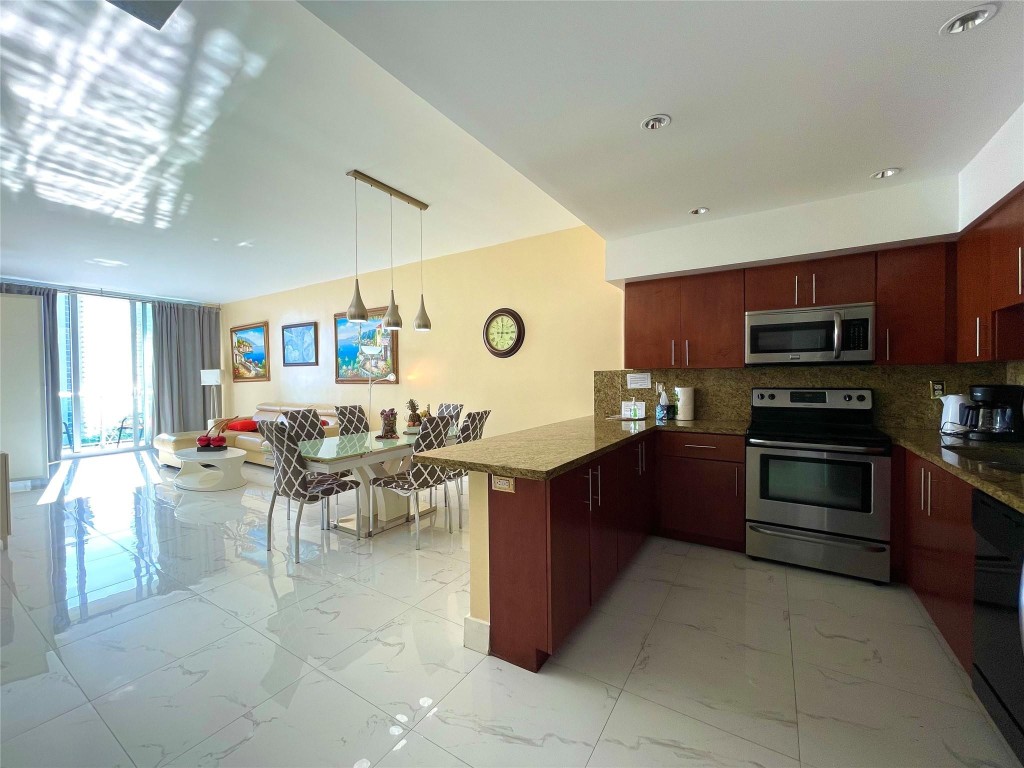 19370 Collins Avenue Property Photo 9