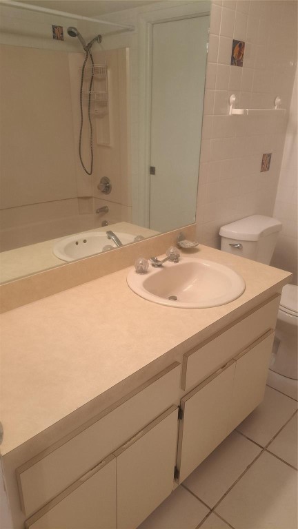 2851 E Golf Boulevard 208 Property Photo 7