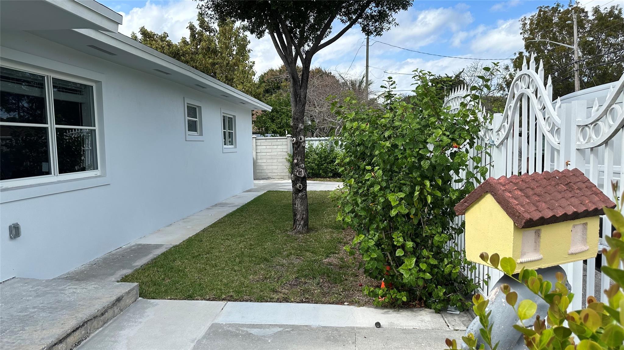 2600 Nw 11 Ave 2 Property Photo 2