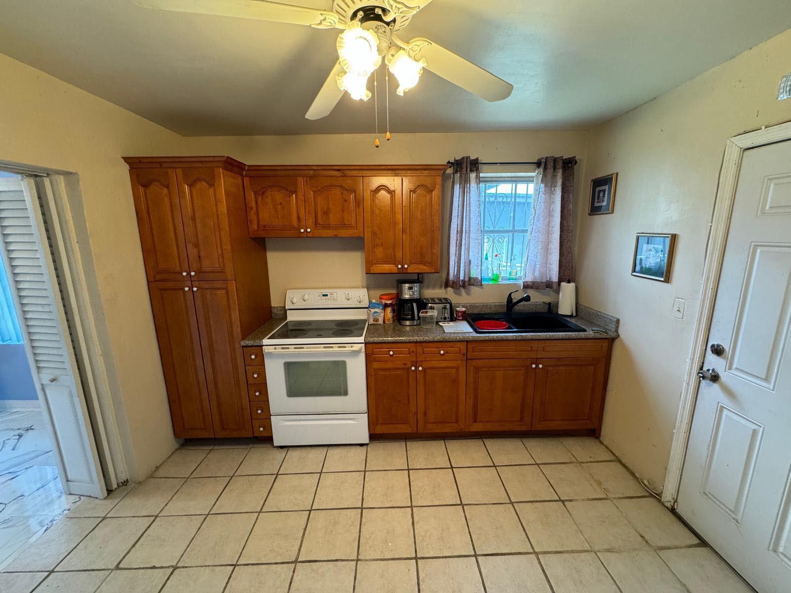 2370 Nw 87th St Property Photo 10