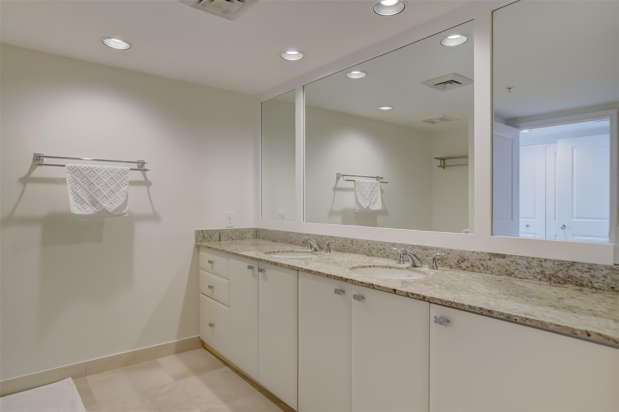 600 W Las Olas Blvd 1905-s Property Photo 54