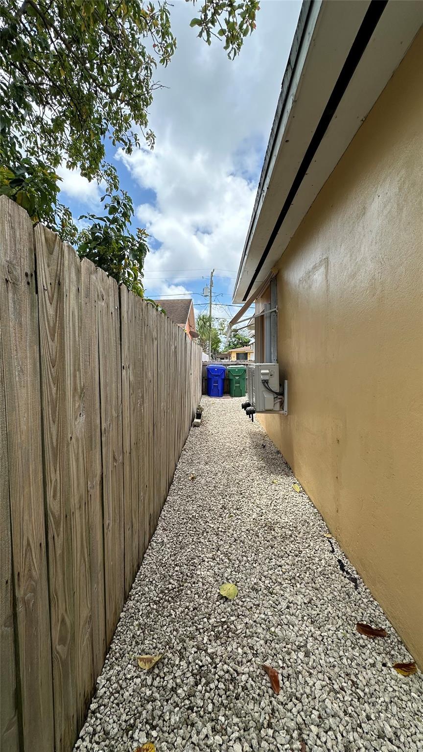 1031 Nw 26th St 2 Property Photo 13