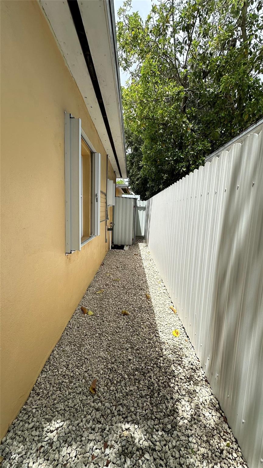 1031 Nw 26th St 2 Property Photo 14