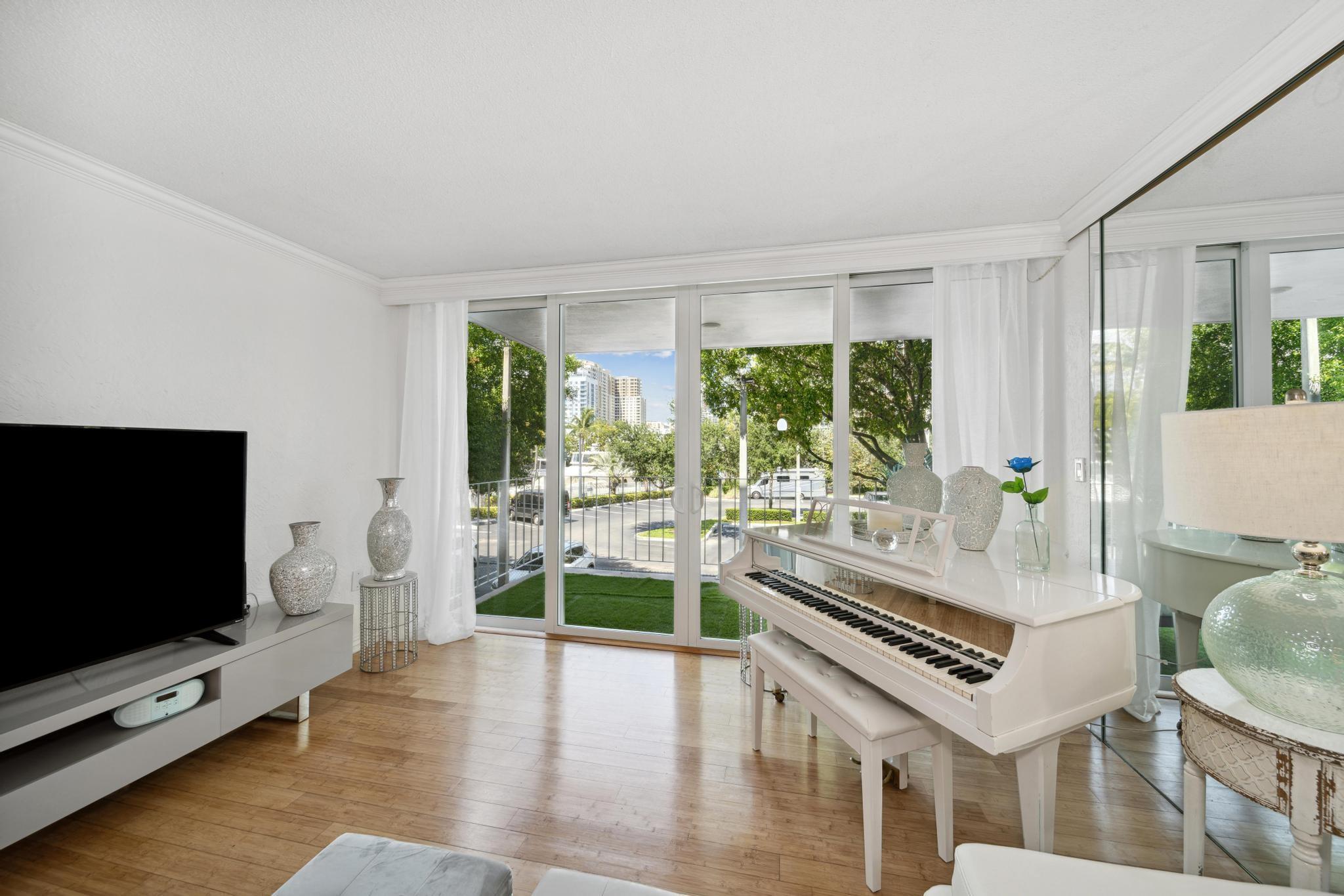 800 Se 4th St 104 Property Photo 8