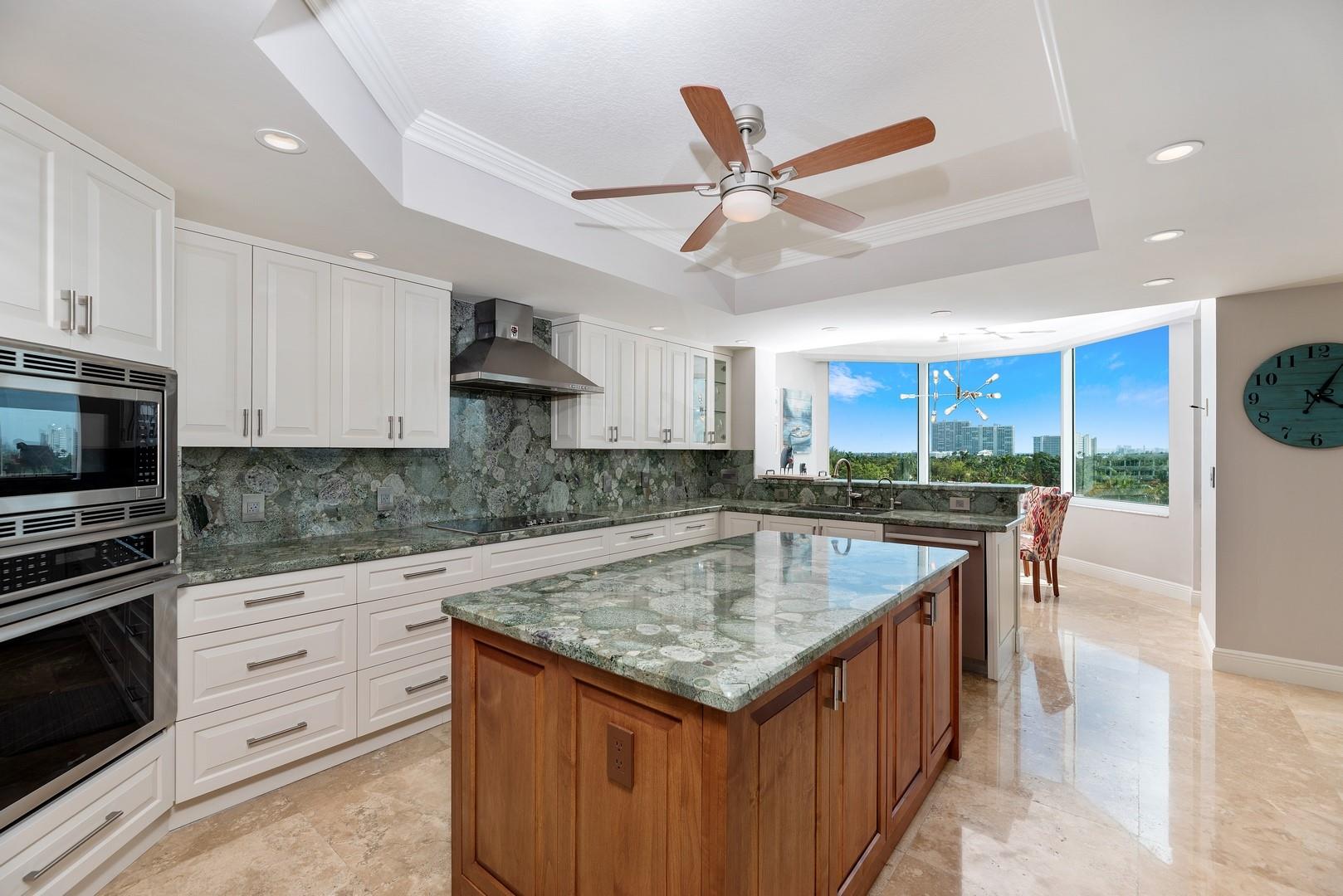 3055 Harbor Dr 703 Property Photo 24