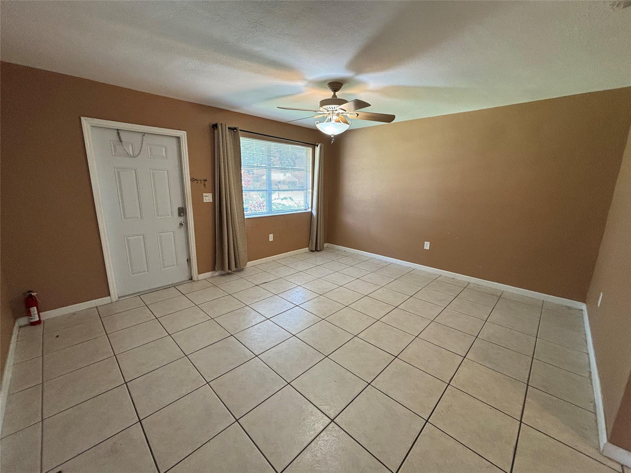 1416 N 59th Ter Property Photo 4