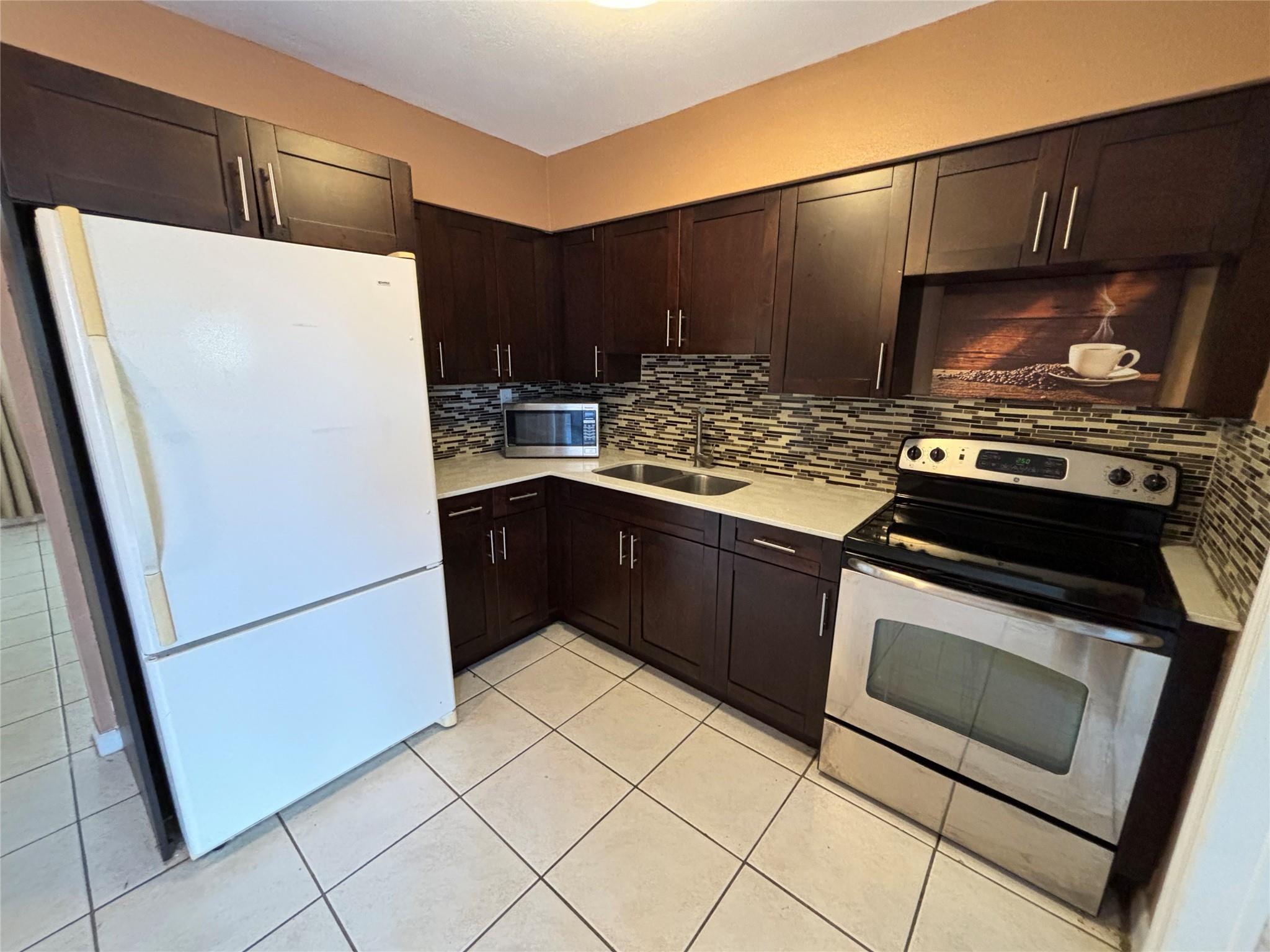 1416 N 59th Ter Property Photo 8