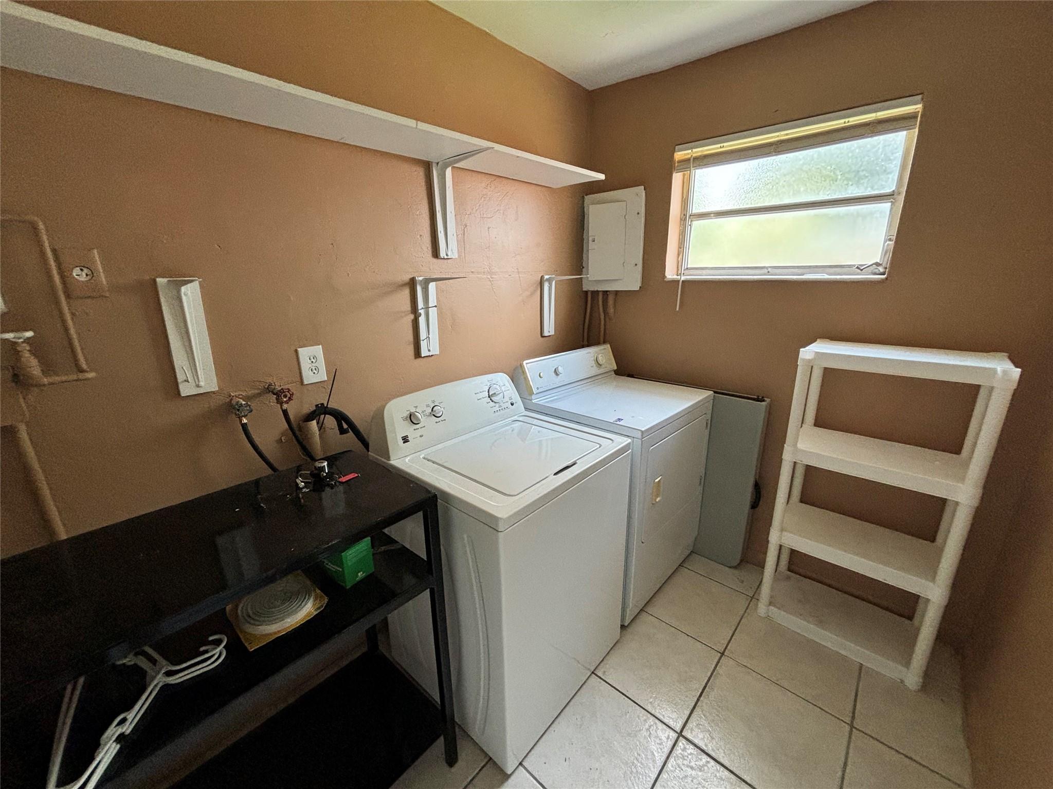 1416 N 59th Ter Property Photo 15