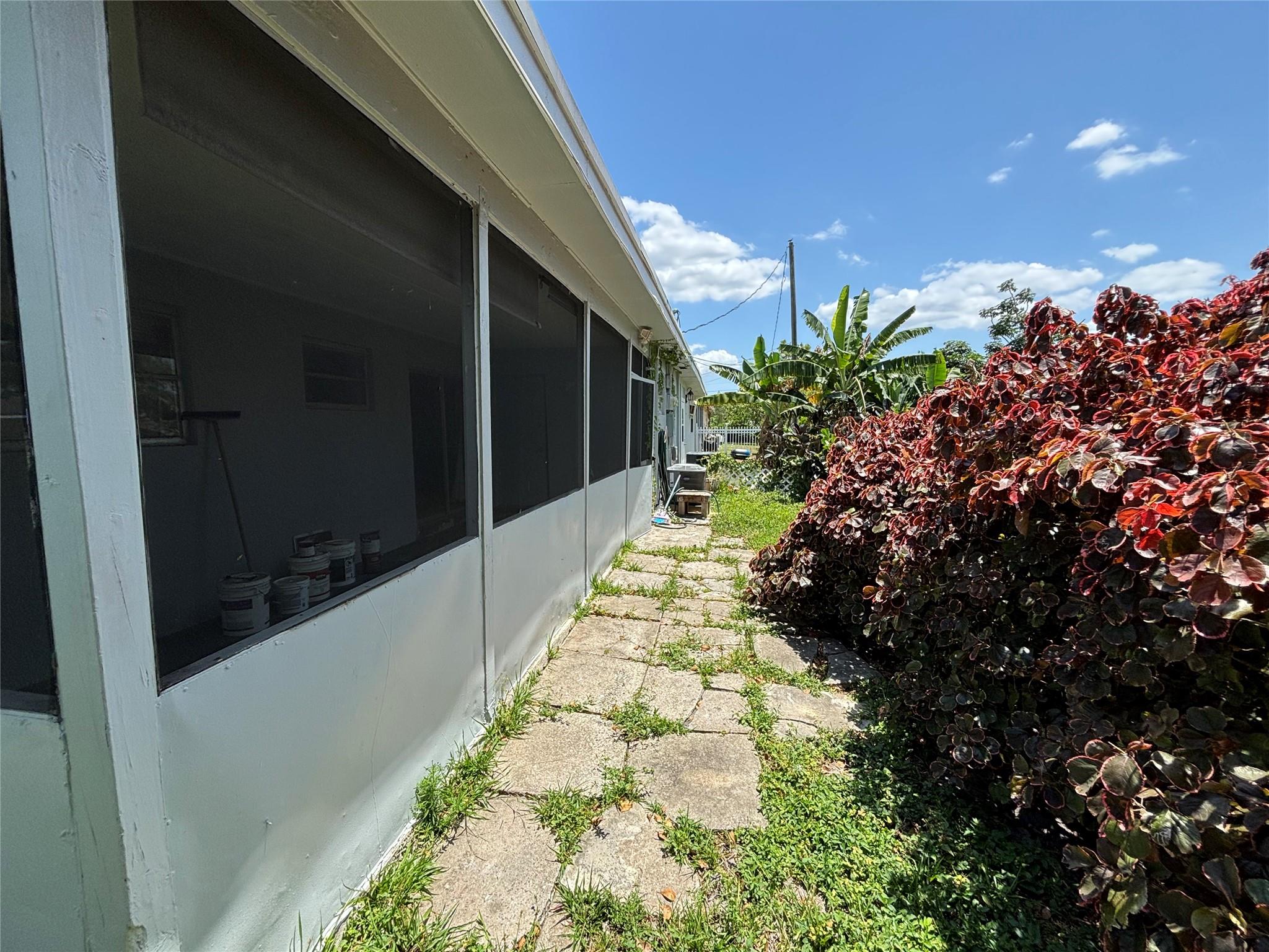 1416 N 59th Ter Property Photo 17