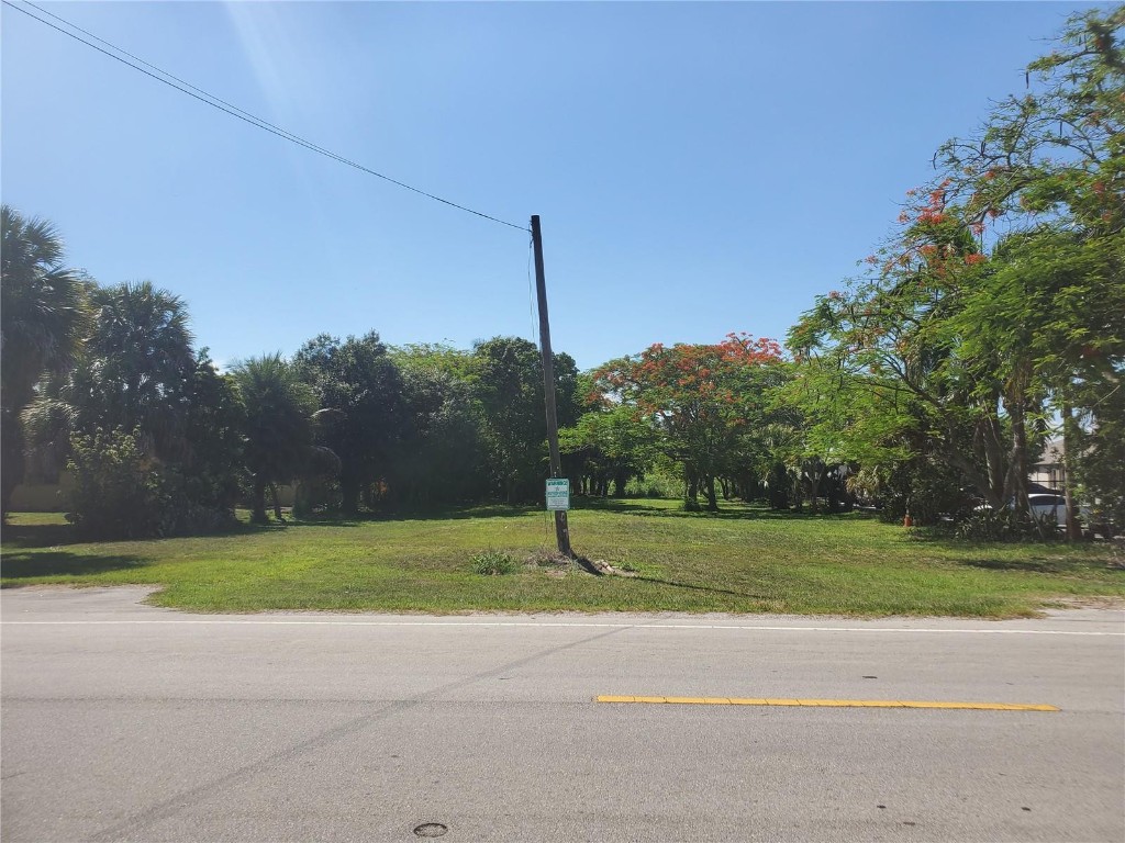 1697 E Main Street Property Photo 4