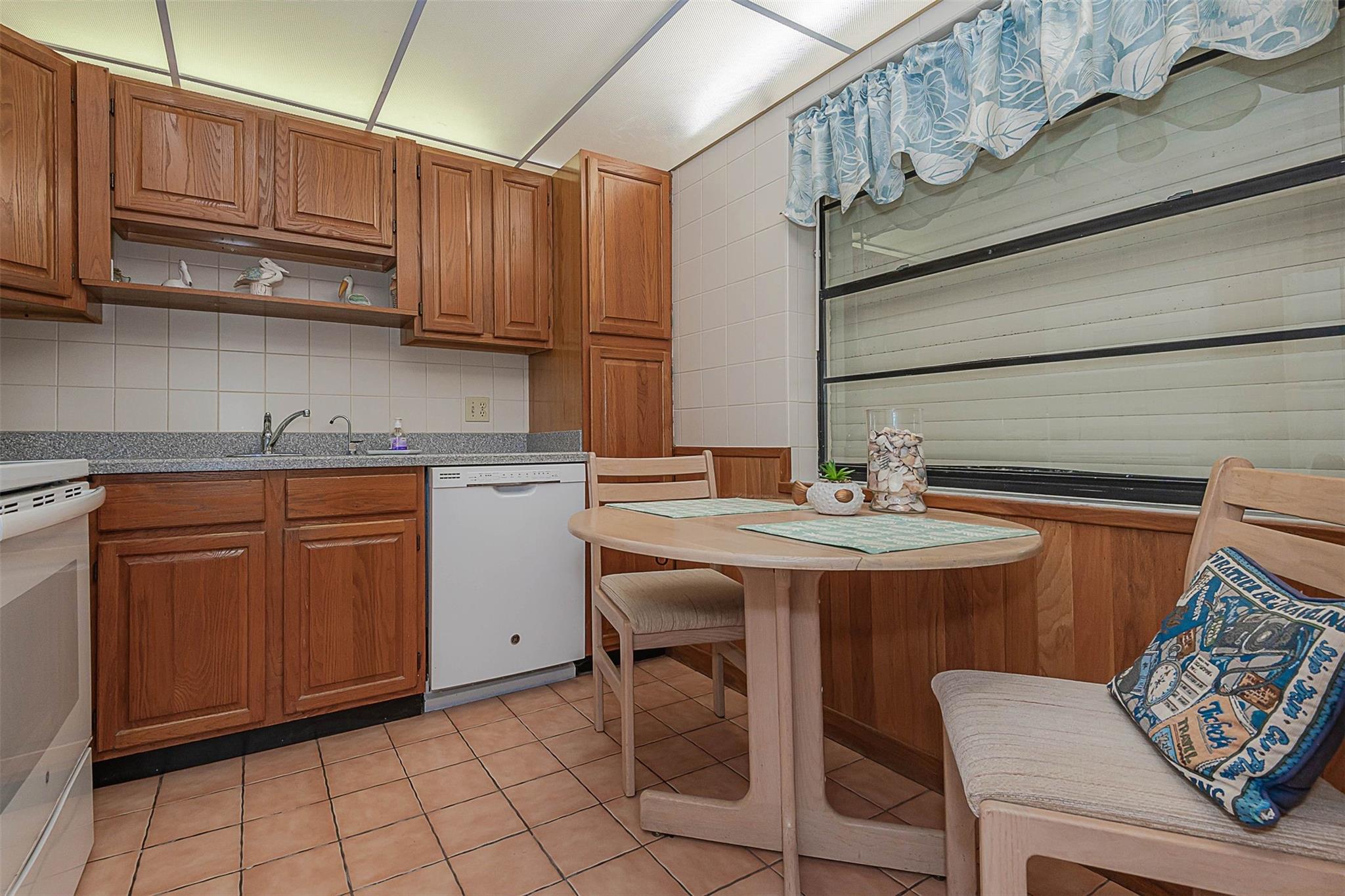 128 S Cypress Rd 827 Property Photo 13