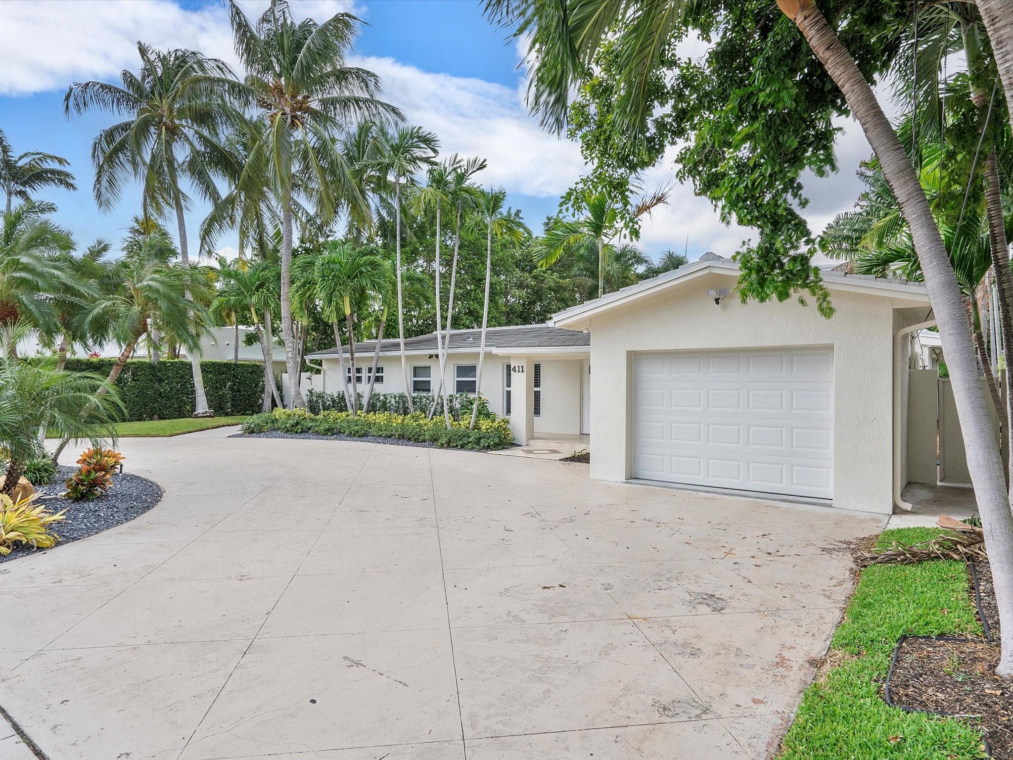 411 Poinciana Property Photo 2