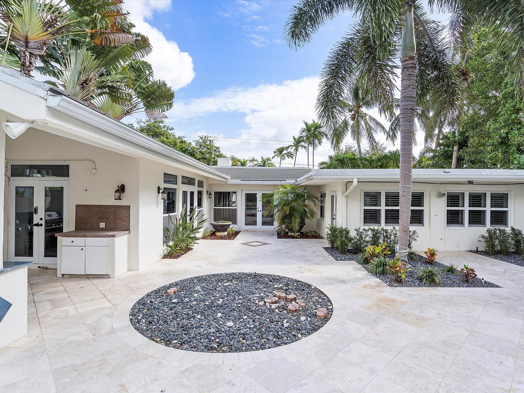 411 Poinciana Property Photo 5