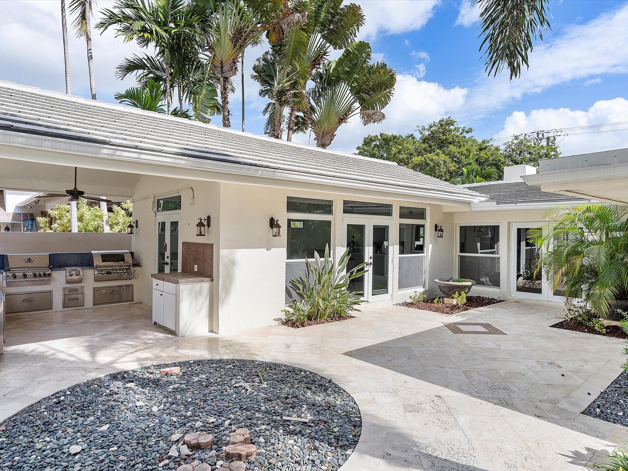 411 Poinciana Property Photo 7