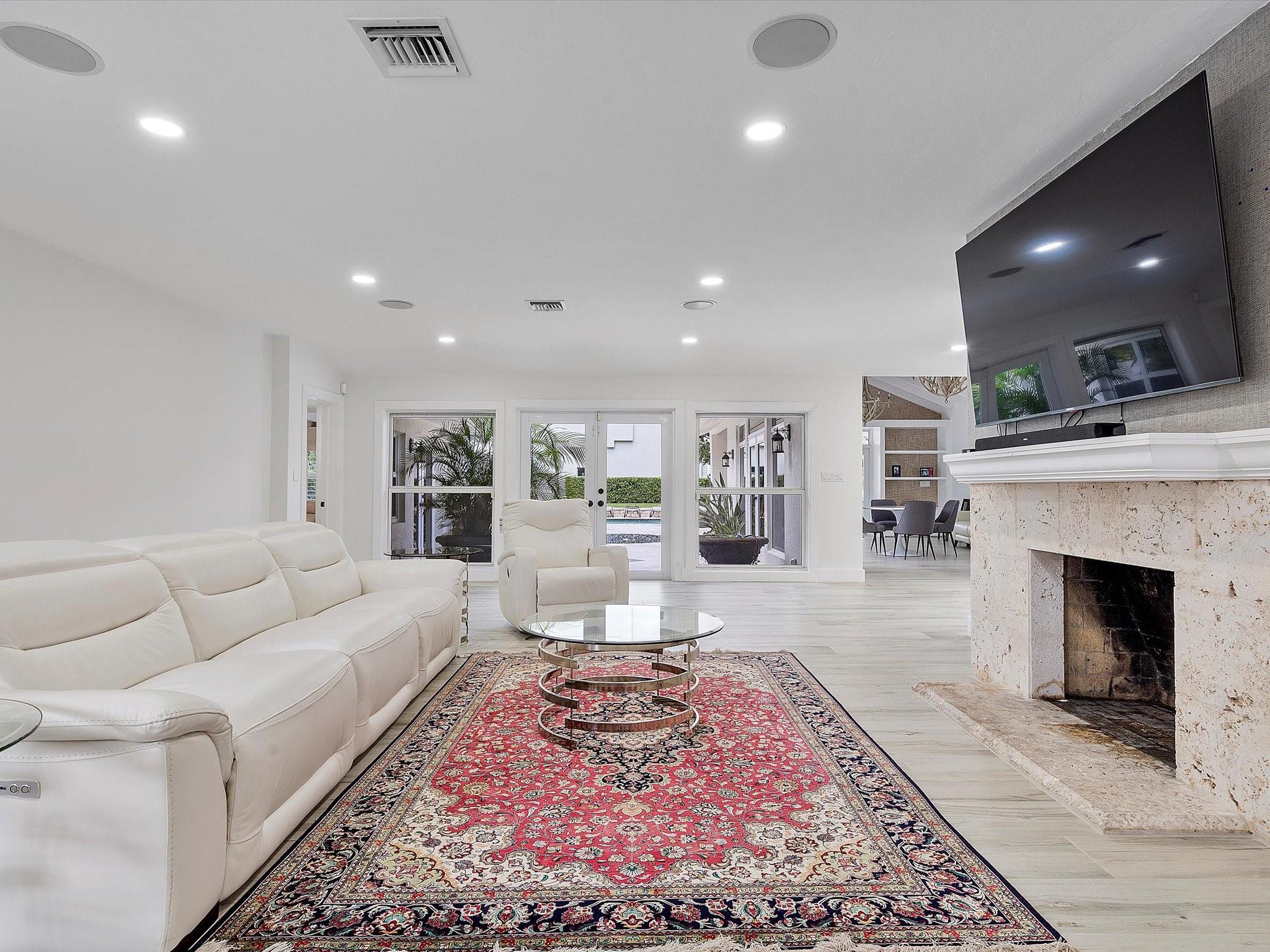 411 Poinciana Property Photo 9