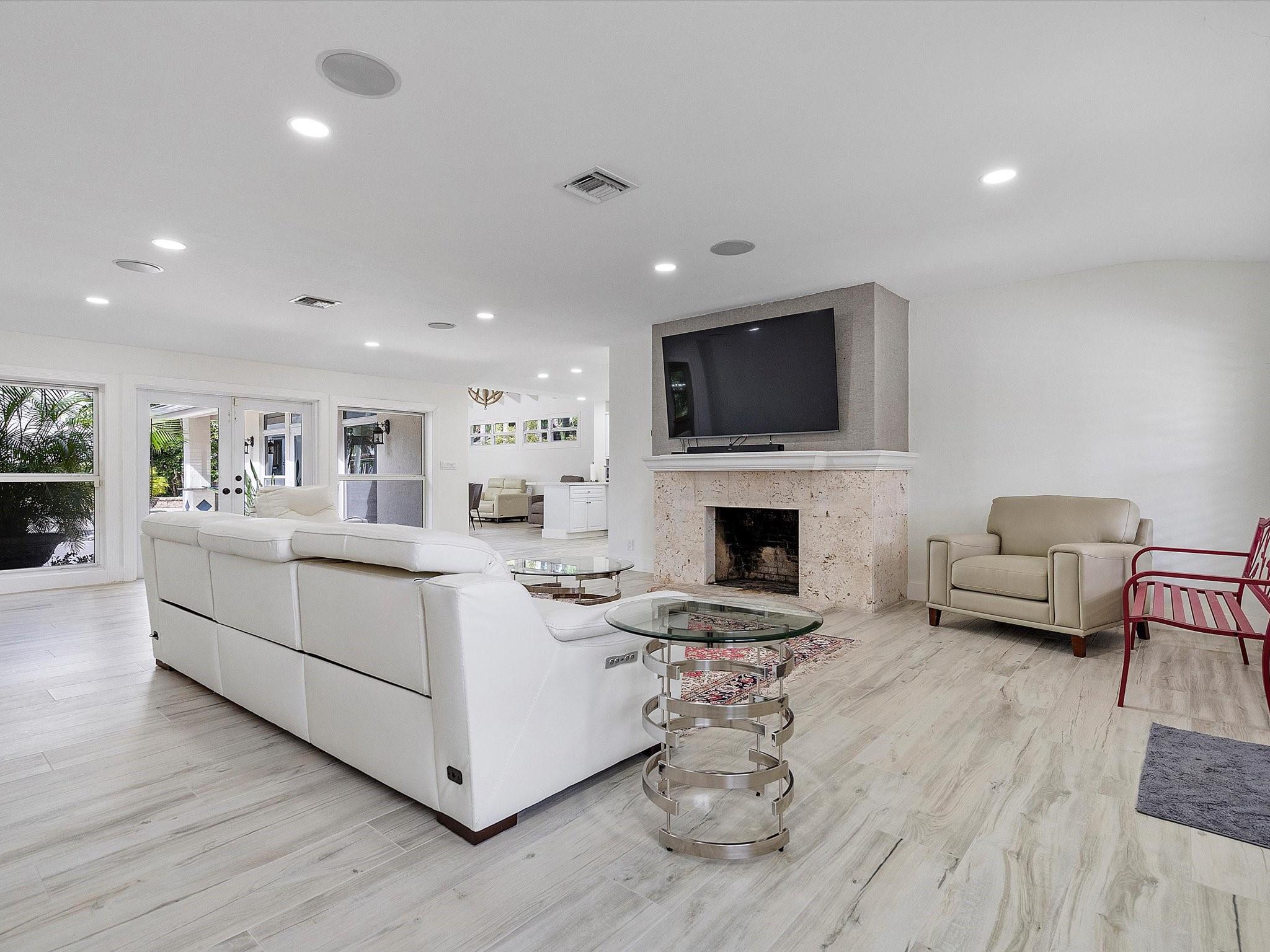 411 Poinciana Property Photo 10