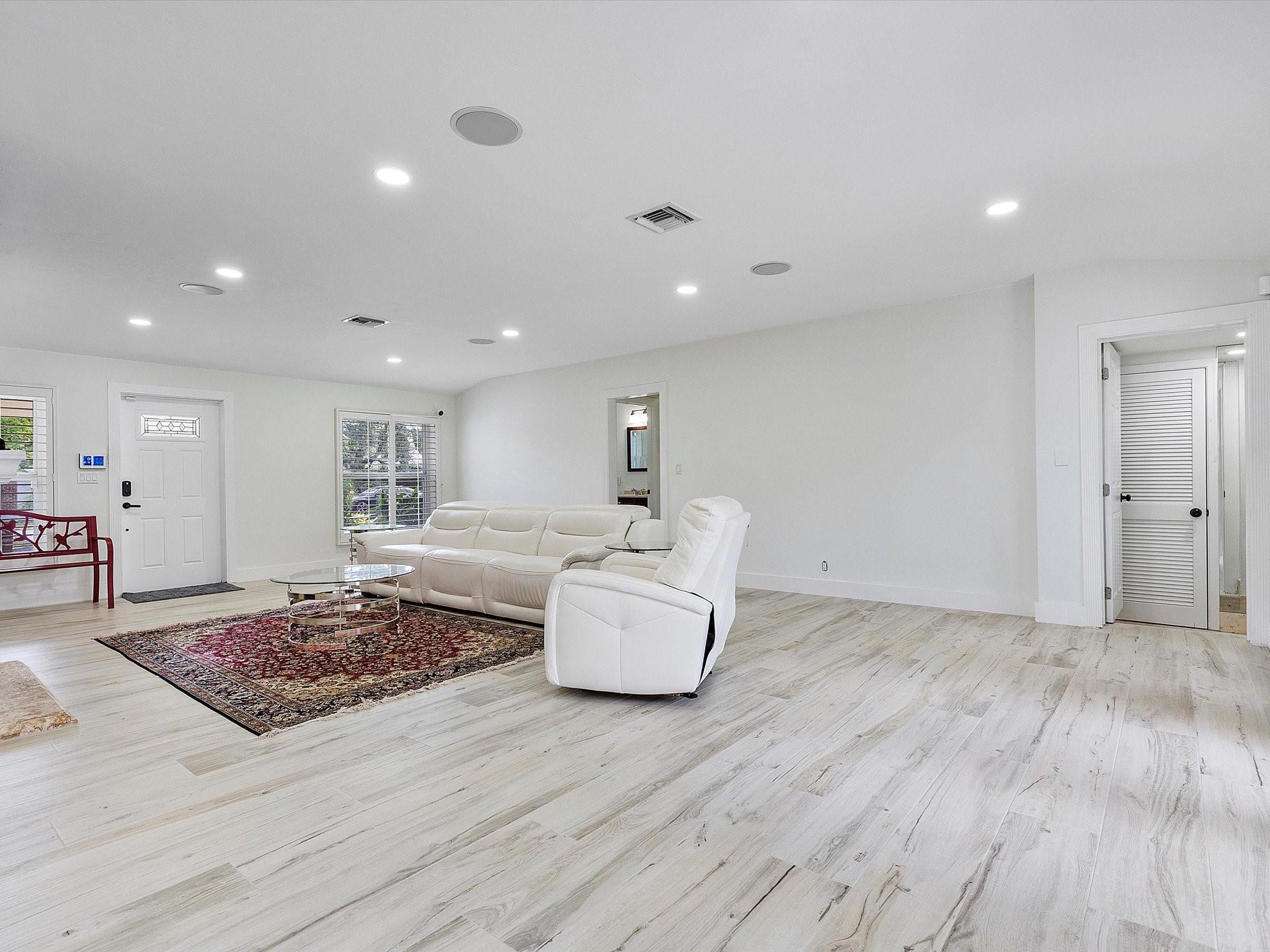 411 Poinciana Property Photo 12