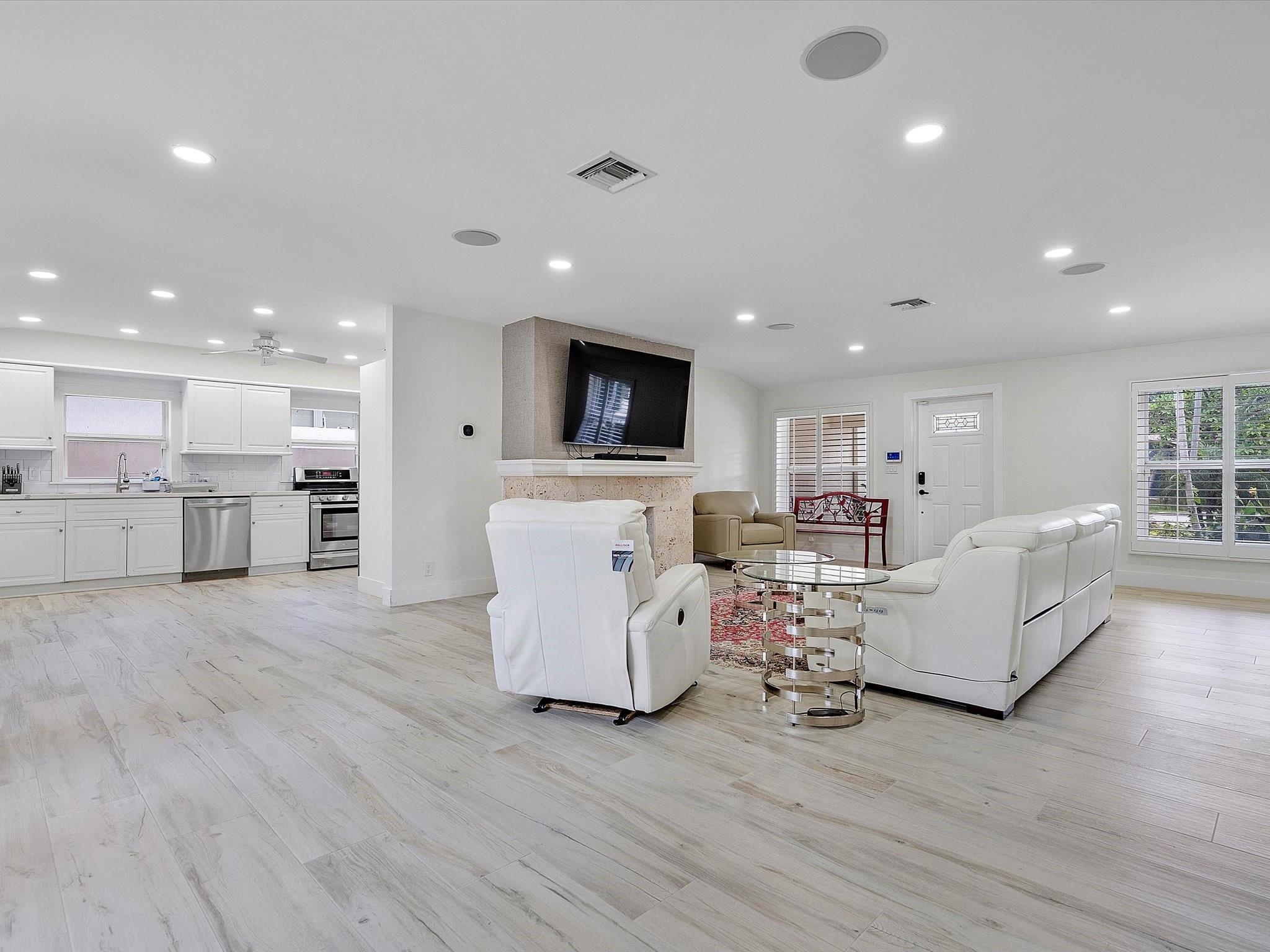 411 Poinciana Property Photo 14