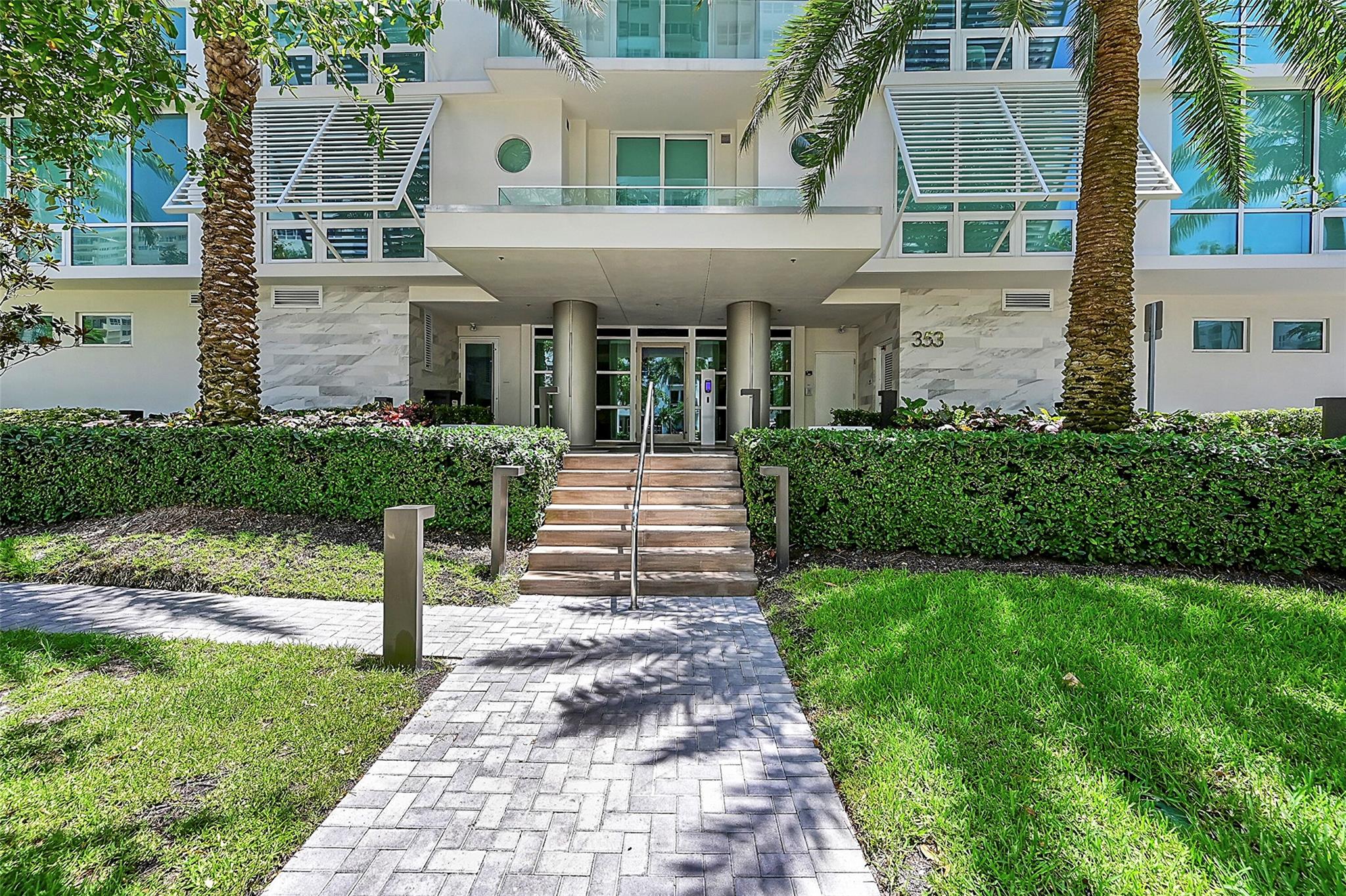 353 Sunset Dr 402 Property Photo 1