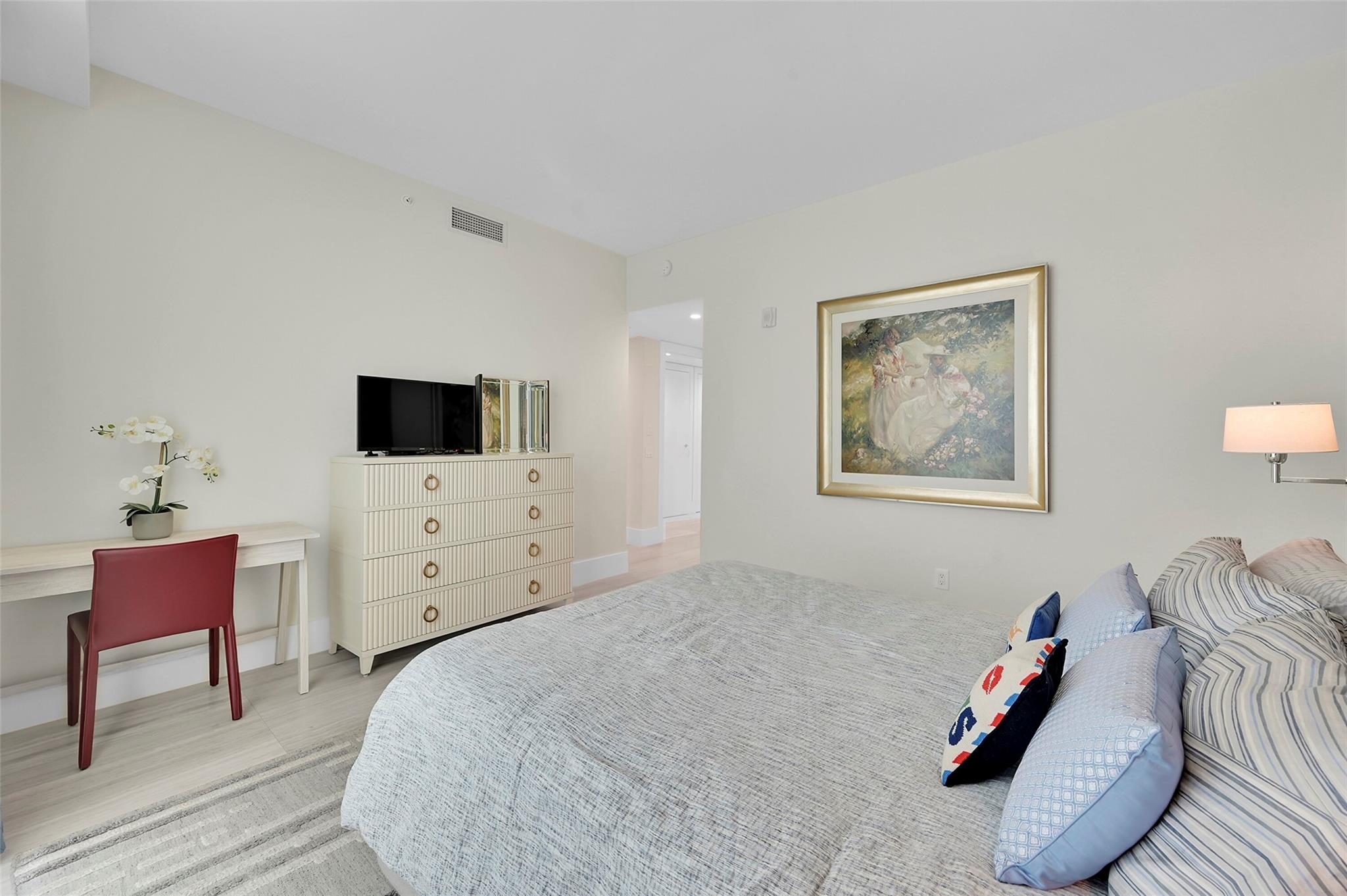 353 Sunset Dr 402 Property Photo 25