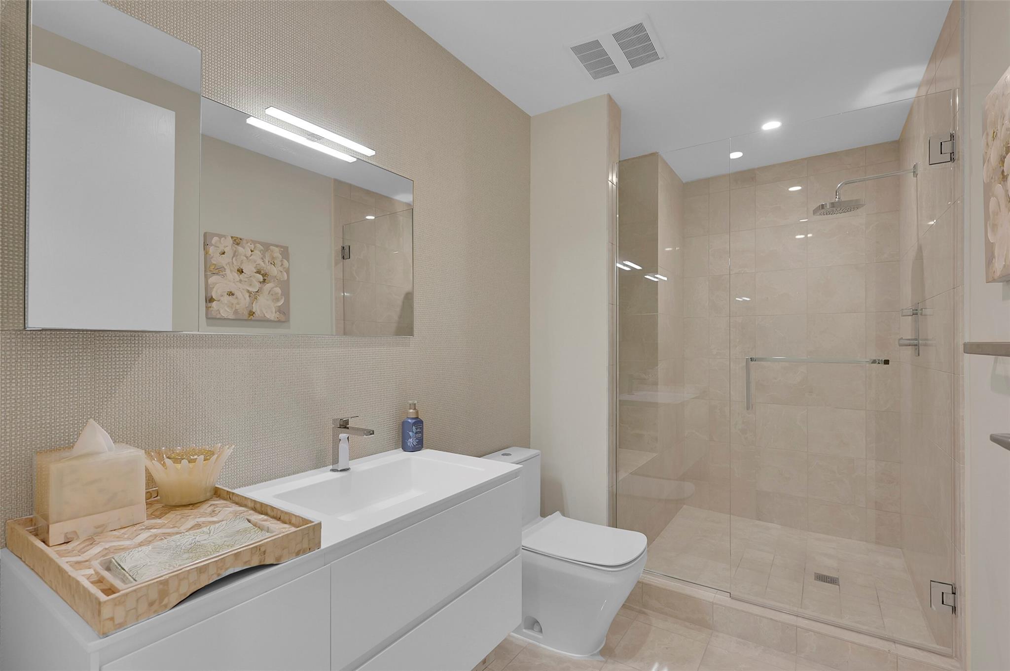 353 Sunset Dr 402 Property Photo 26